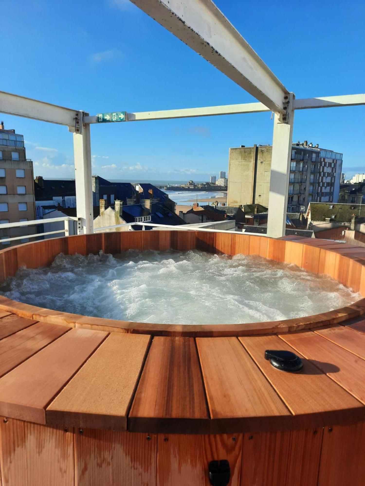 Logis - Hotel Arc En Ciel Et Spa Les Sables D'Olonne Екстер'єр фото