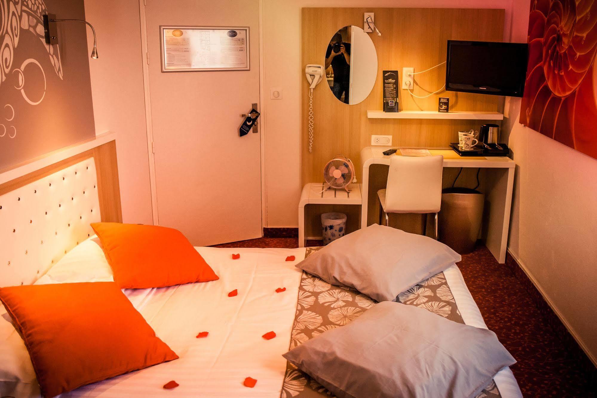Logis - Hotel Arc En Ciel Et Spa Les Sables D'Olonne Екстер'єр фото